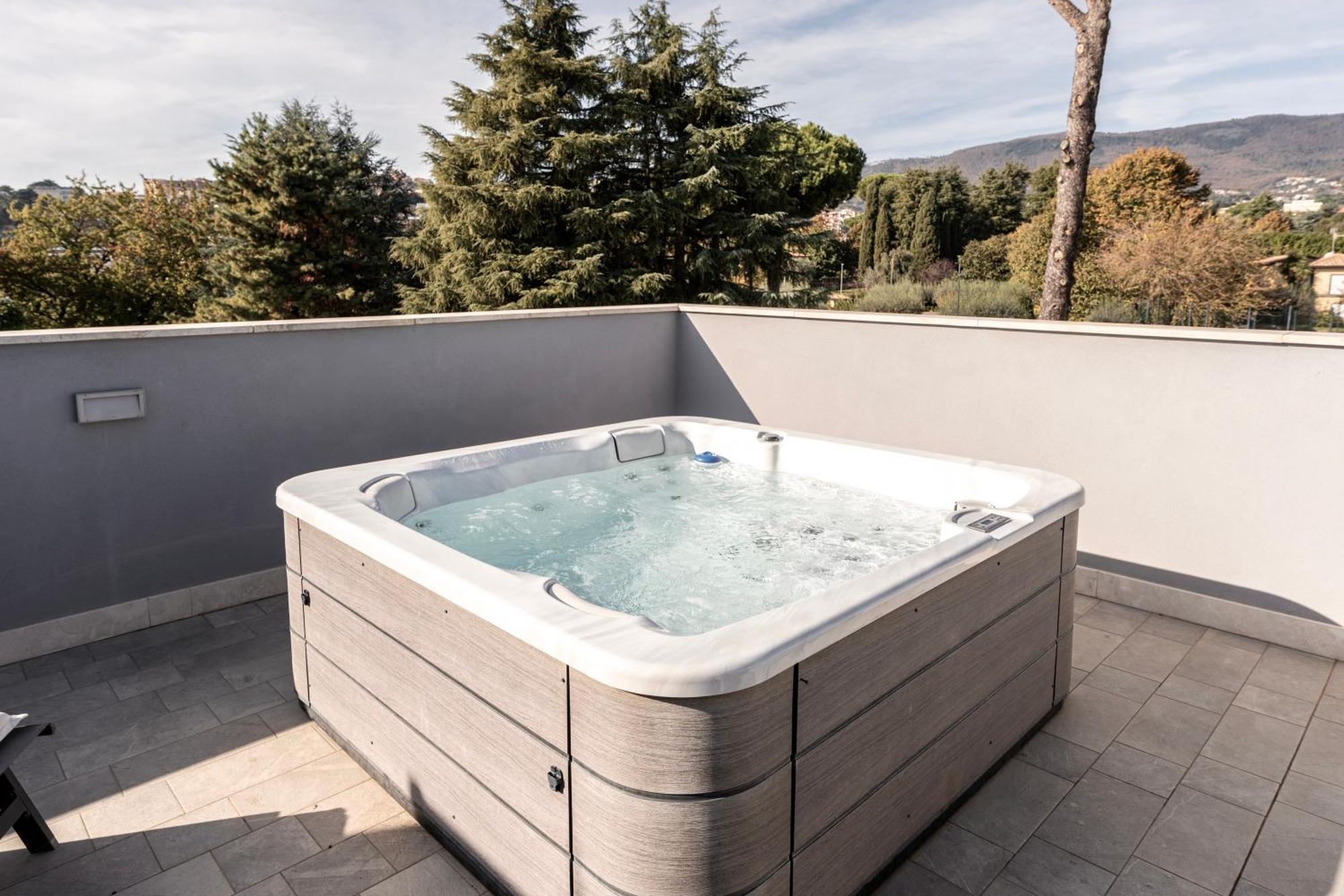 Luxury - Jacuzzi Apartments Near Rome Веллетри Экстерьер фото